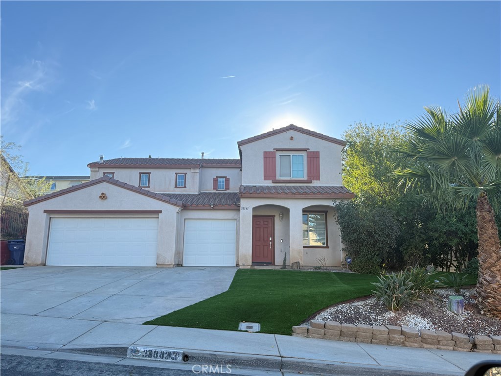 Main image without alt text