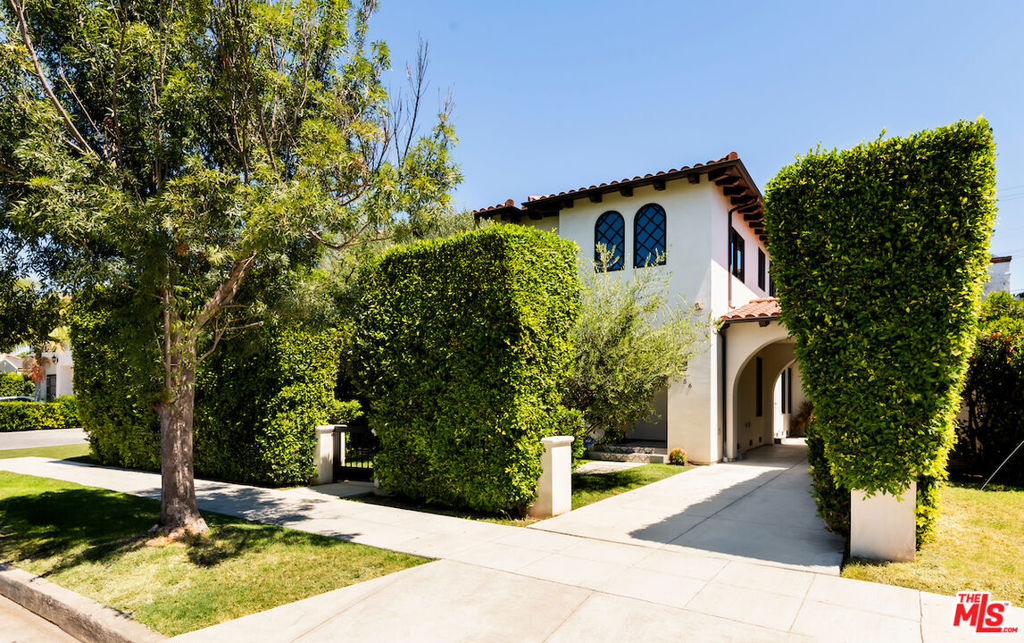 Properties 1 356 S Clark Drive