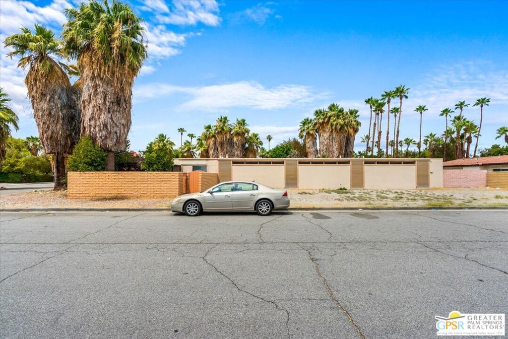 490 S Compadre Road