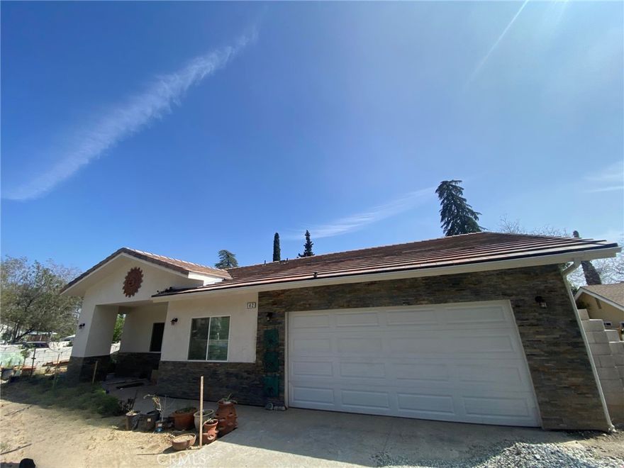 Welcome to your dream home! This stunning 4-bedroom, 3-bath custom residence, built in 2023, offers the perfect blend of contemporary design, energy efficiency, and thoughtful craftsmanship—all nestled in the heart of Banning, CA. This turn-key home offers modern comforts and long-term energy savings in a peaceful, growing neighborhood. Don’t miss your chance to own a brand-new home with all the upgrades already in place!