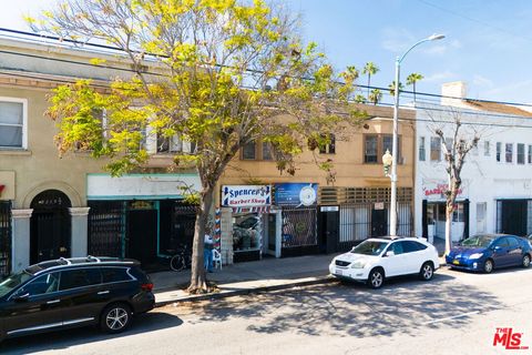 Photo of 2216 W Jefferson Boulevard, Los Angeles, CA 90018 (MLS # 26829003)