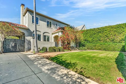 Photo of 911 S Victoria Avenue, Los Angeles, CA 90019 (MLS # 25616745)