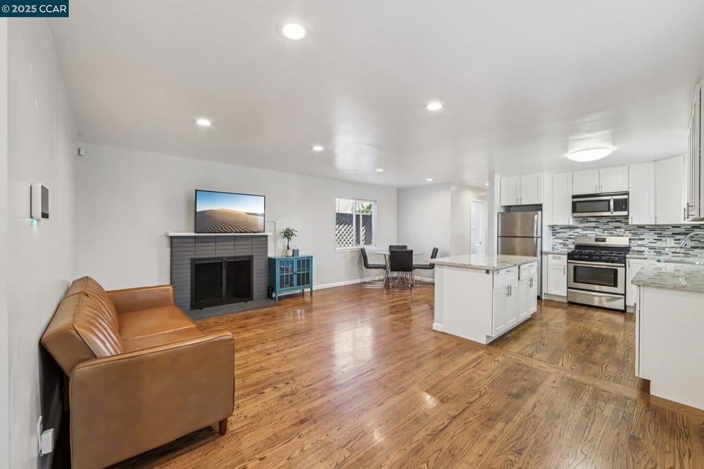 2110 Hellings Avenue Ave, Richmond CA 94801