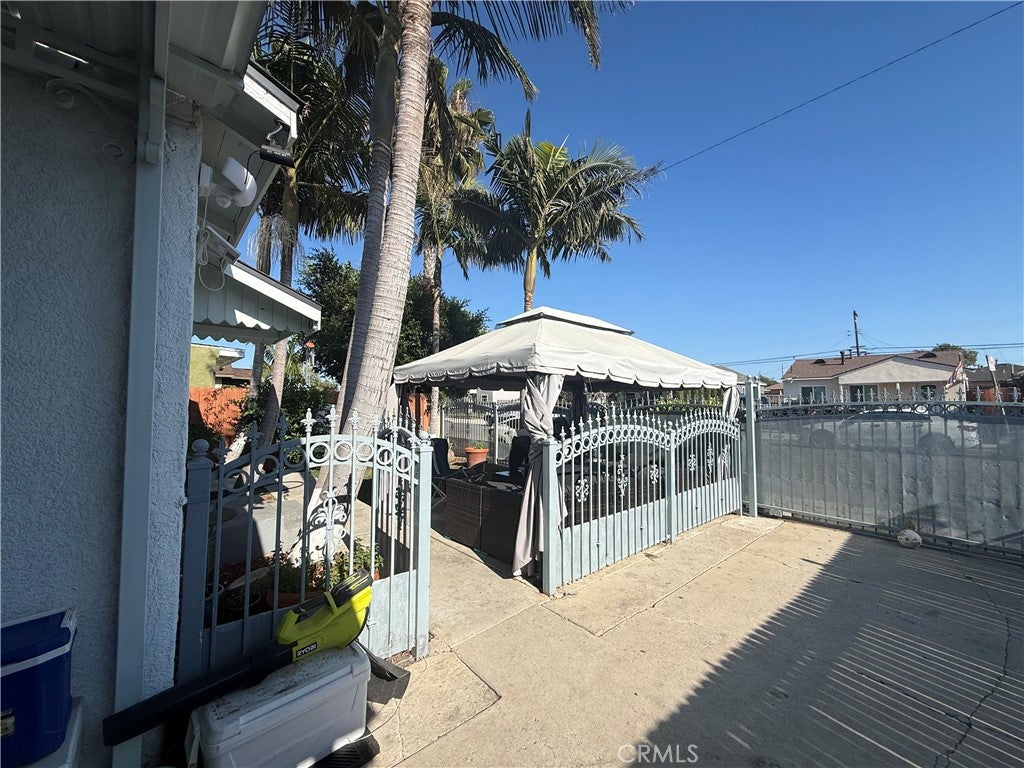 1101 W 152nd