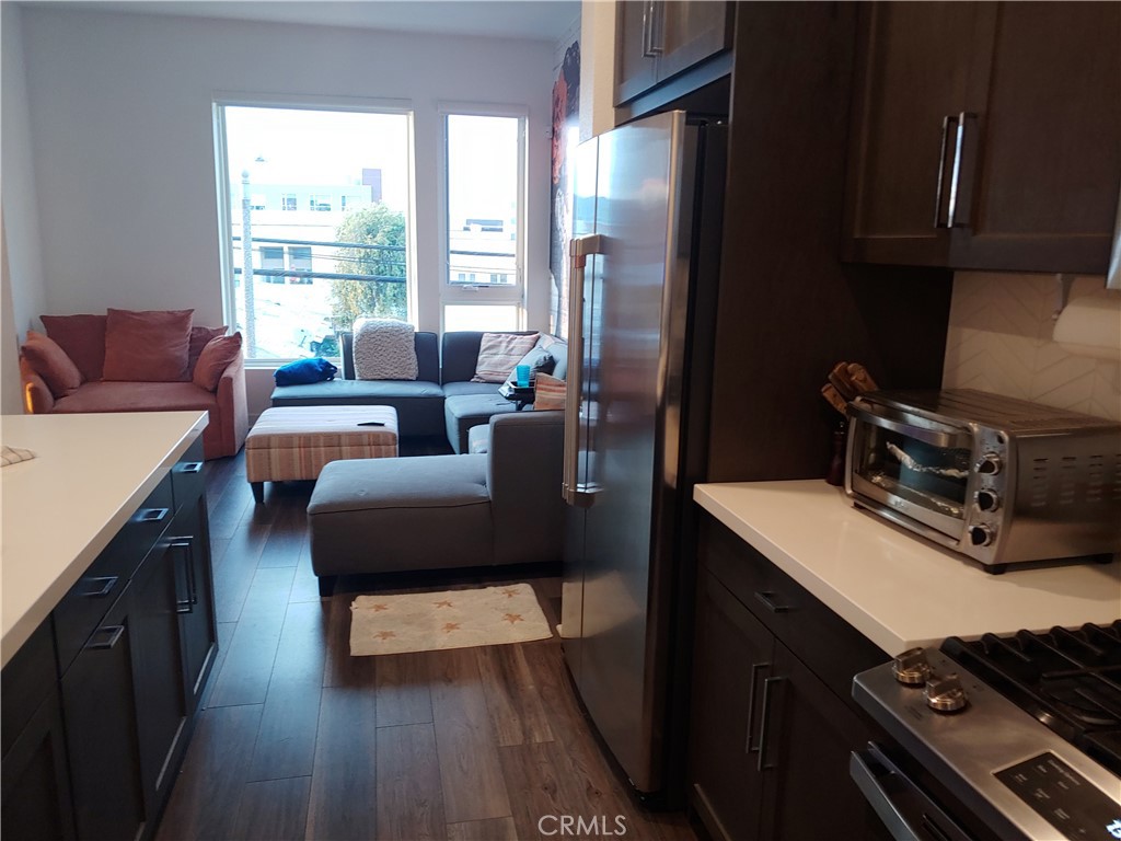 275 W 8th Street