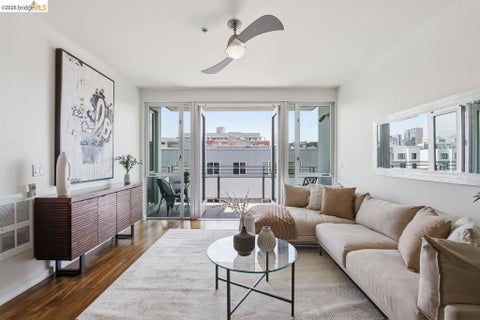 Photo of 200 2nd St ST #403, Oakland, CA 94607 (MLS # 41145806)