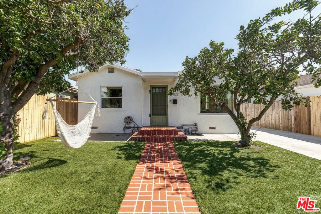 Photo of 11822 Marshall Street, Culver City, CA 90230 (MLS # 26995215)