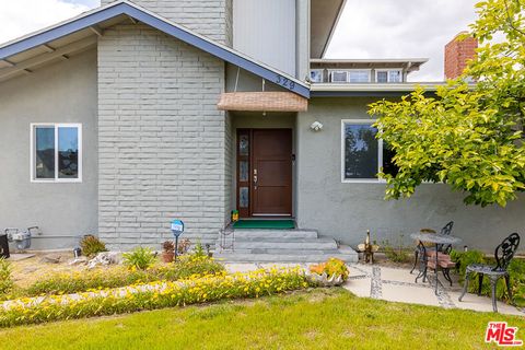 Photo of 329 Thompson Avenue, Glendale, CA 91201 (MLS # 25539329)