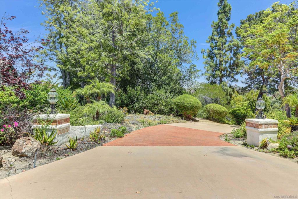 16722 Via Lago Azul, Rancho Santa Fe CA 92067