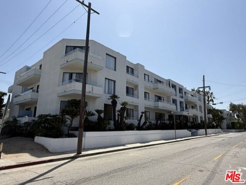 Photo of 102 Catamaran Street, Marina Del Rey, CA 90292 (MLS # 26103799)
