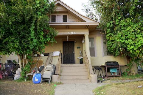Photo of 405 E 43rd Place, Los Angeles, CA 90011 (MLS # DW25156506)