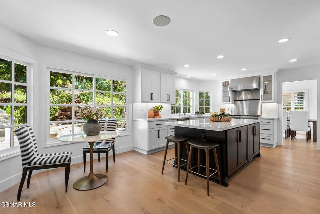 Westlake Village, California 91362, United States, 4 Bedrooms Bedrooms, ,3 BathroomsBathrooms,Residential,Active,142650