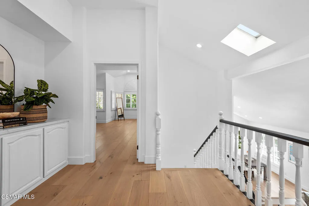 Westlake Village, California 91362, United States, 4 Bedrooms Bedrooms, ,3 BathroomsBathrooms,Residential,Active,142650