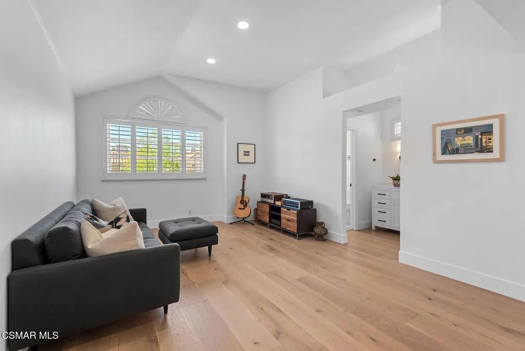 Westlake Village, California 91362, United States, 4 Bedrooms Bedrooms, ,3 BathroomsBathrooms,Residential,Active,142650