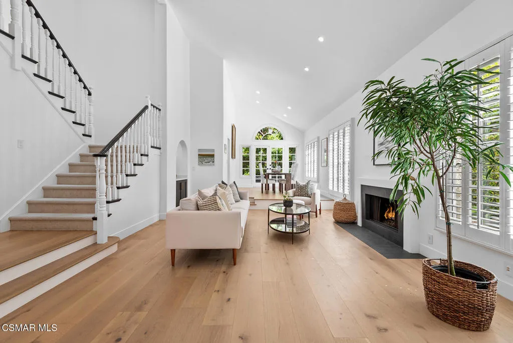 Westlake Village, California 91362, United States, 4 Bedrooms Bedrooms, ,3 BathroomsBathrooms,Residential,Active,142650