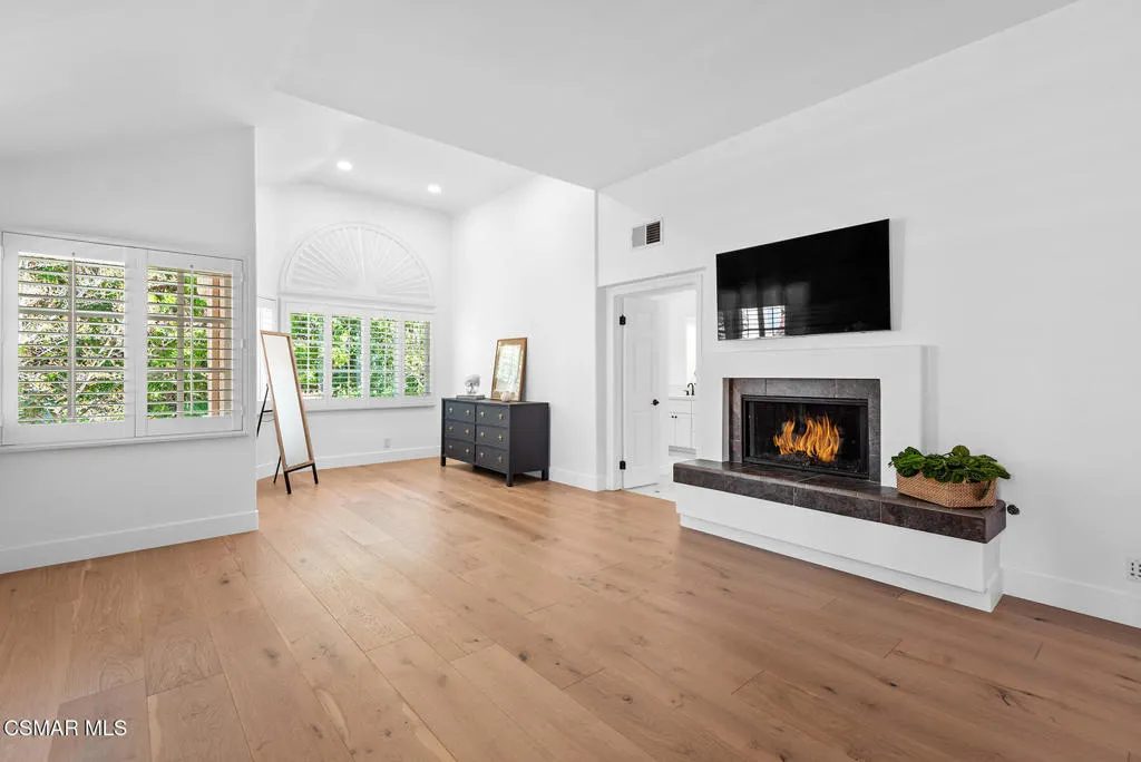 Westlake Village, California 91362, United States, 4 Bedrooms Bedrooms, ,3 BathroomsBathrooms,Residential,Active,142650