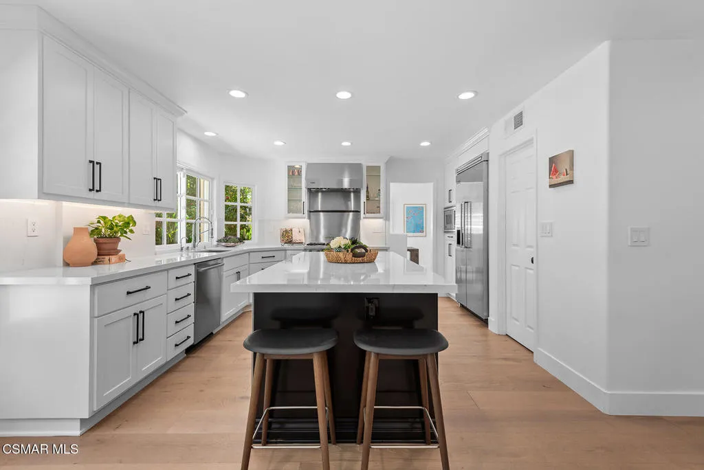 Westlake Village, California 91362, United States, 4 Bedrooms Bedrooms, ,3 BathroomsBathrooms,Residential,Active,142650