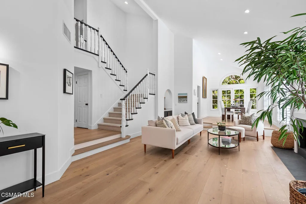 Westlake Village, California 91362, United States, 4 Bedrooms Bedrooms, ,3 BathroomsBathrooms,Residential,Active,142650