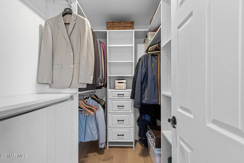 Westlake Village, California 91362, United States, 4 Bedrooms Bedrooms, ,3 BathroomsBathrooms,Residential,Active,142650