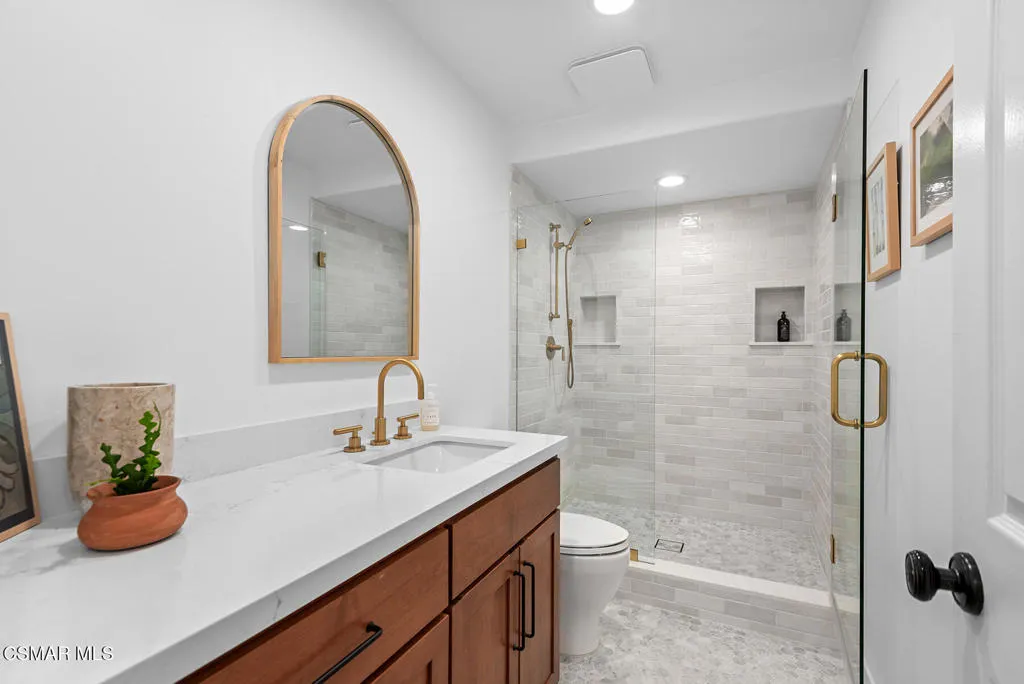 Westlake Village, California 91362, United States, 4 Bedrooms Bedrooms, ,3 BathroomsBathrooms,Residential,Active,142650