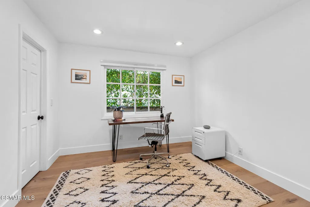 Westlake Village, California 91362, United States, 4 Bedrooms Bedrooms, ,3 BathroomsBathrooms,Residential,Active,142650