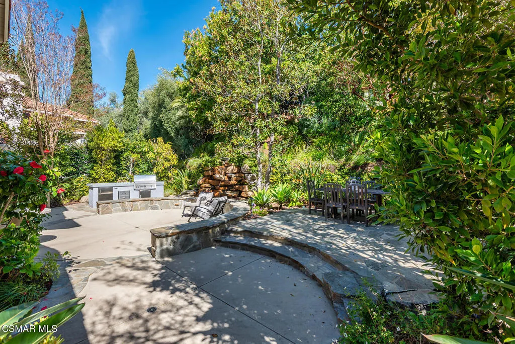 Westlake Village, California 91362, United States, 4 Bedrooms Bedrooms, ,3 BathroomsBathrooms,Residential,Active,142650