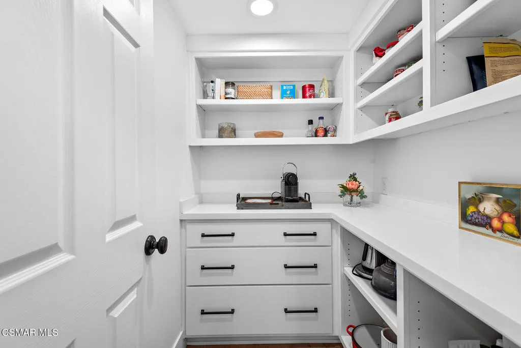 Westlake Village, California 91362, United States, 4 Bedrooms Bedrooms, ,3 BathroomsBathrooms,Residential,Active,142650