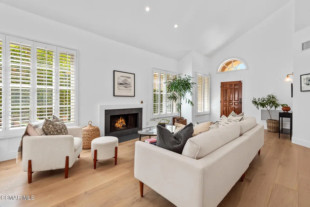 Westlake Village, California 91362, United States, 4 Bedrooms Bedrooms, ,3 BathroomsBathrooms,Residential,Active,142650