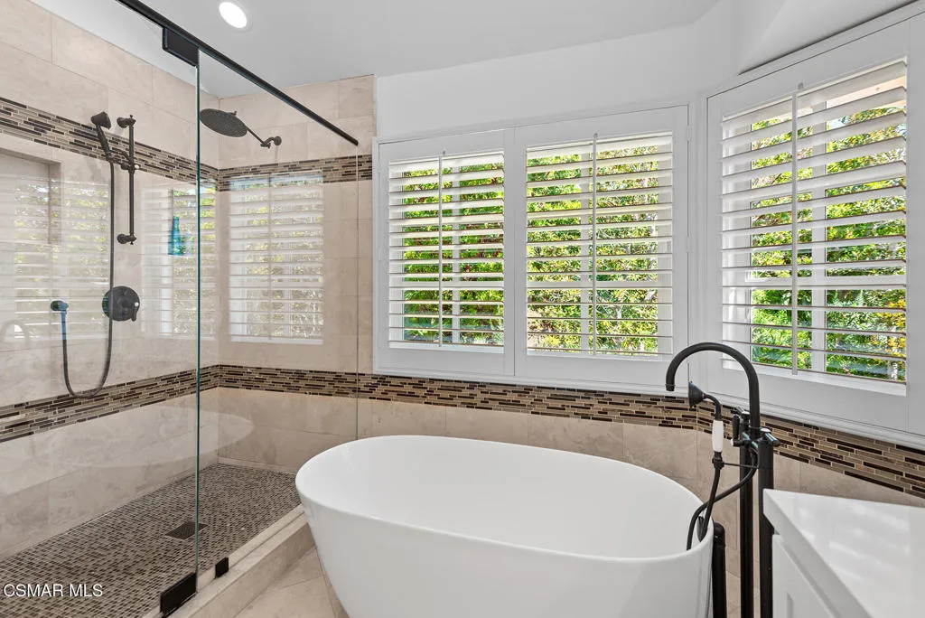 Westlake Village, California 91362, United States, 4 Bedrooms Bedrooms, ,3 BathroomsBathrooms,Residential,Active,142650