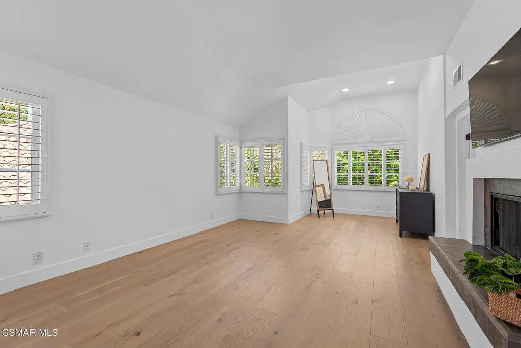 Westlake Village, California 91362, United States, 4 Bedrooms Bedrooms, ,3 BathroomsBathrooms,Residential,Active,142650