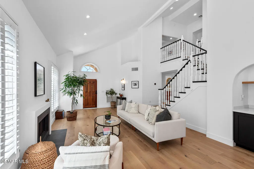 Westlake Village, California 91362, United States, 4 Bedrooms Bedrooms, ,3 BathroomsBathrooms,Residential,Active,142650