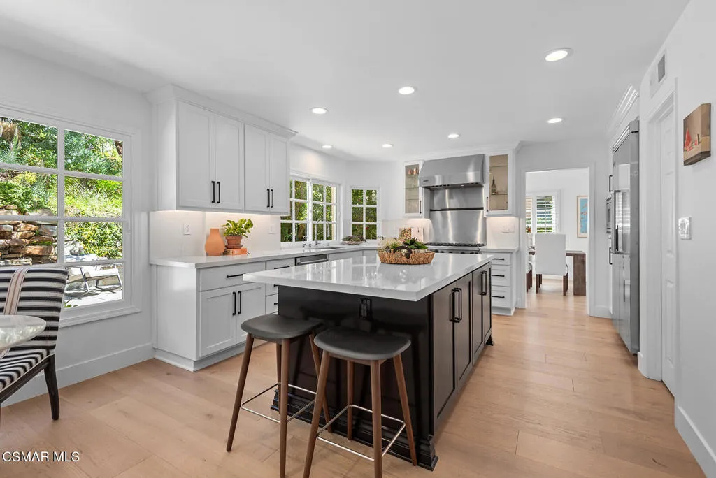 Westlake Village, California 91362, United States, 4 Bedrooms Bedrooms, ,3 BathroomsBathrooms,Residential,Active,142650