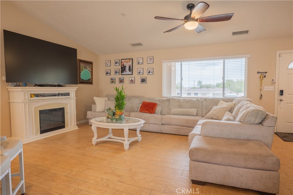 9220 Jacaranda