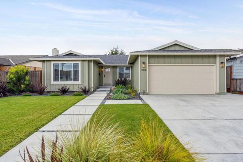Photo of 408 Beach Avenue, Half Moon Bay, CA 94019 (MLS # ML82025408) Photo of 408 Beach Avenue, Half Moon Bay, CA 94019 (MLS # ML82025408)
