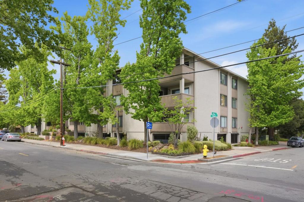 793 Elm Street 21