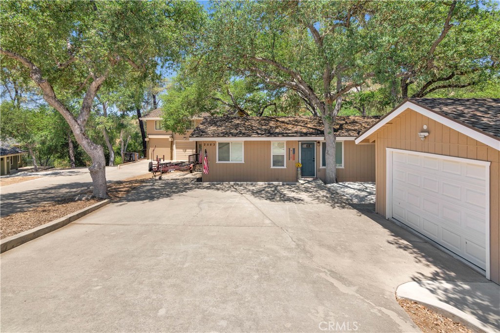 2583 Oak Shores Drive