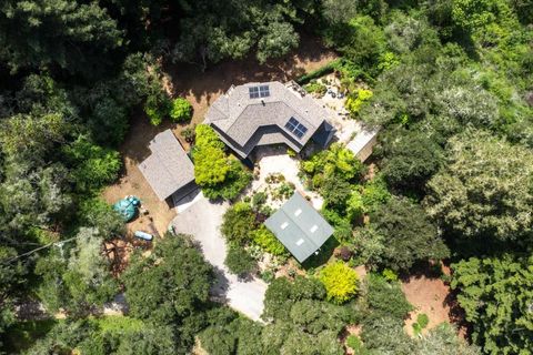 Photo of 28 Wildwood Court, Watsonville, CA 95076 (MLS # ML82044884)
