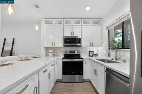 Photo of 112 N Villa Way, Walnut Creek, CA 94595 (MLS # 41133727)