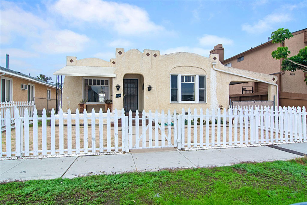 Calling all visionaries! Incredible opportunity just one block South of Adams Ave. in the heart of Normal Heights! This charming home is situated on large lot, where you could create an amazing backyard retreat, or zoning that could allow for an additional unit. Walk to all of the amazing restaurants, entertainment and shopping..everything that makes Normal Heights (92116) so desirable. Amazing original features, such as built-ins, era-specific architecture and so much more..this house screams POTENTIAL! Neighborhoods: Normal Heights Equipment: Dryer, Range/Oven, Washer Other Fees: 0 Sewer: Sewer Connected Topography: LL