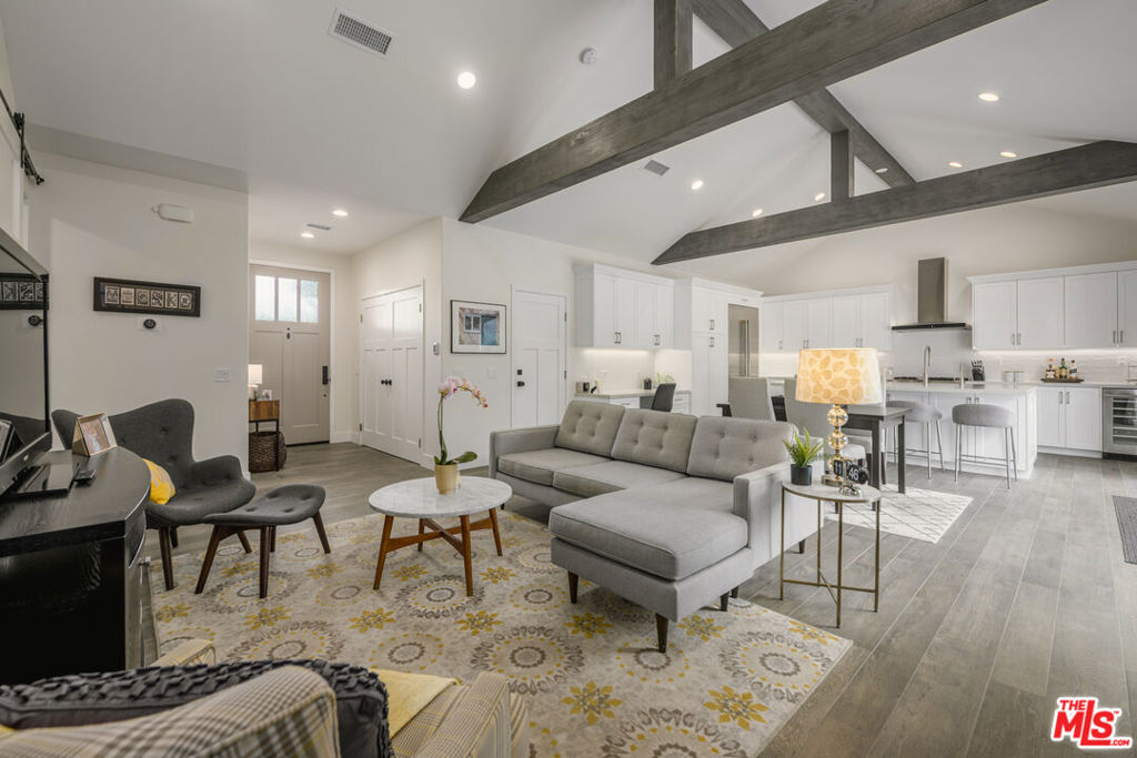 4715 Bellflower Avenue