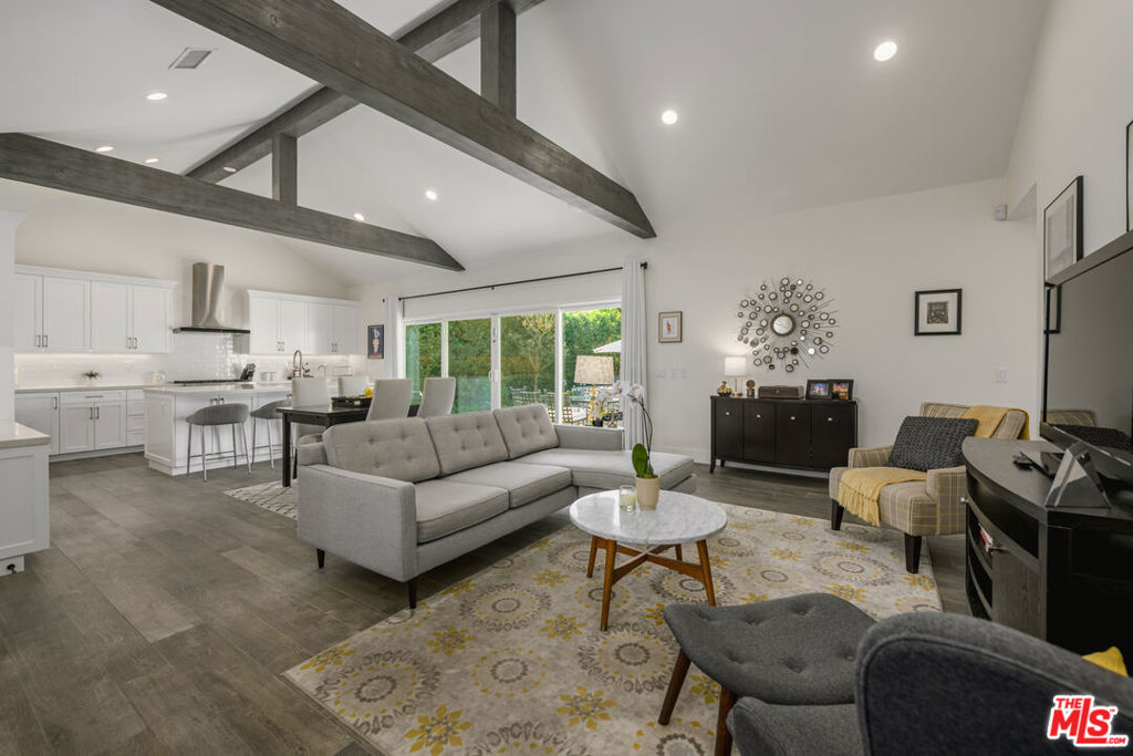 4715 Bellflower Avenue