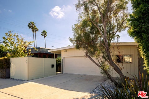 Photo of 2429 Cloy Avenue, Venice, CA 90291 (MLS # 26984975)