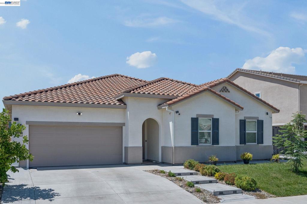 2133 Day Lily Ave