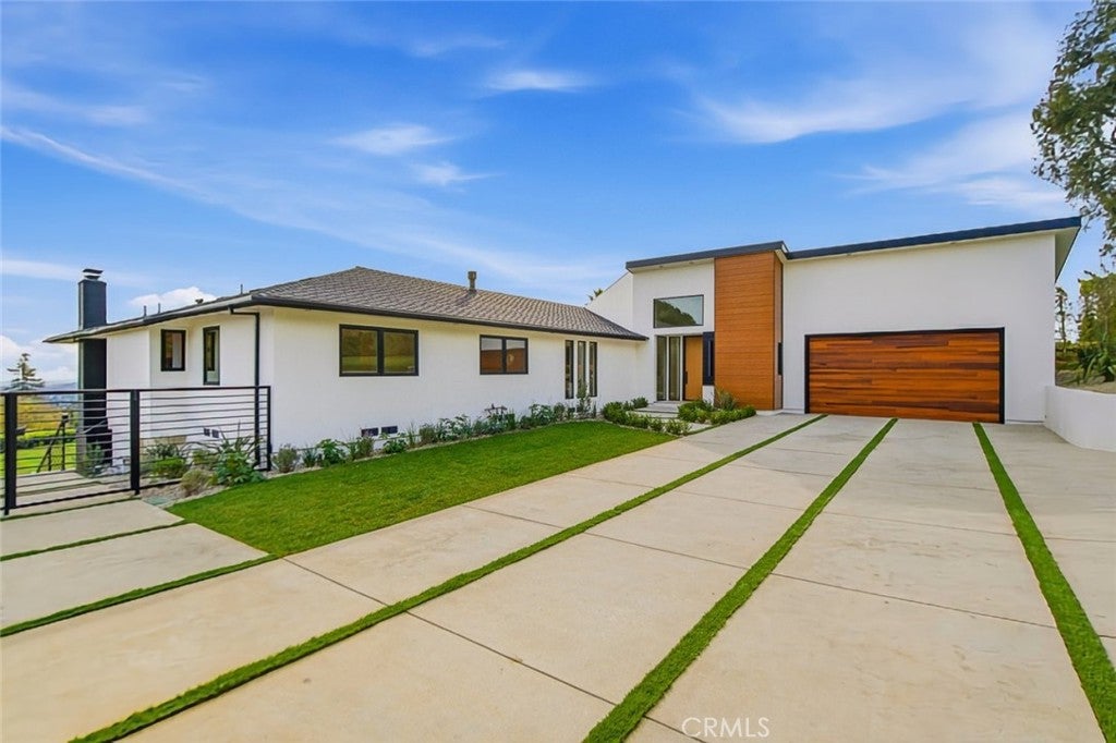 1764 E Loma Alta Dr