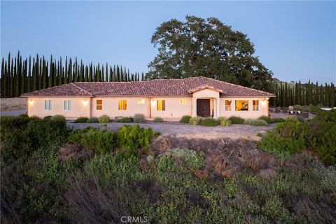Tiny photo for 5250 Vineyard Dr, Paso Robles, CA 93446 (MLS # NS26054593)