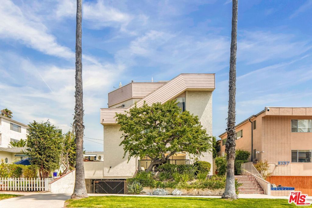 Photo of 1033 12th Street #102, Santa Monica, CA 90403 (MLS # 25589083)