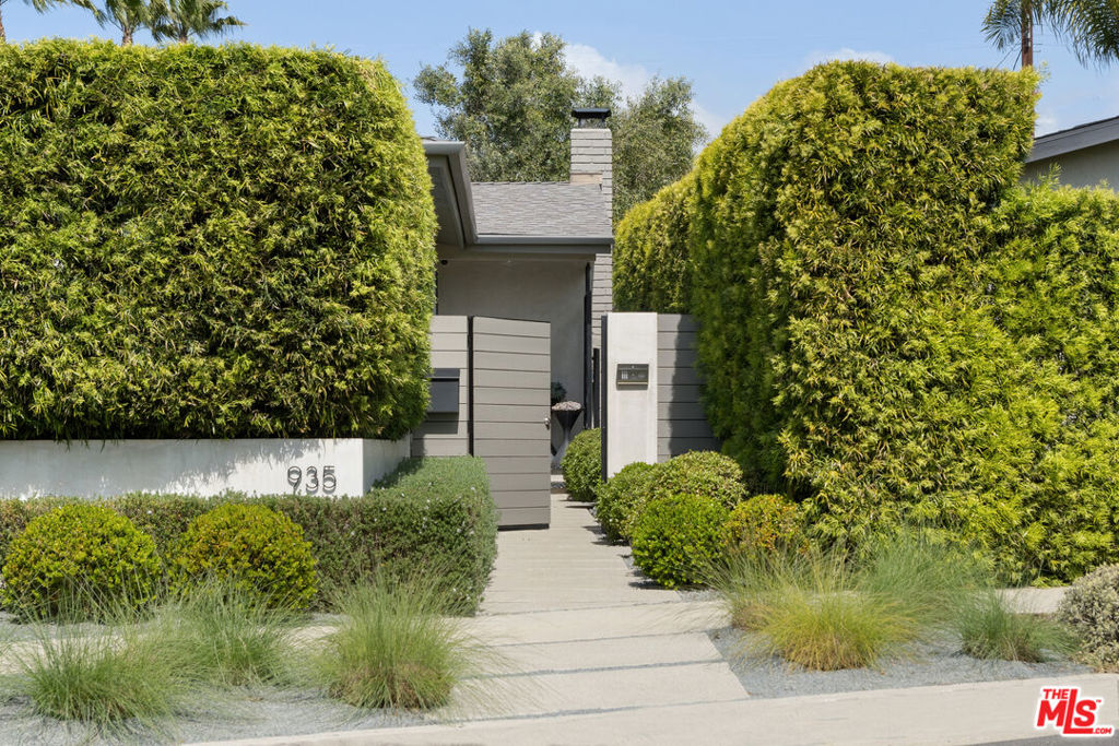 935 Sunset Avenue