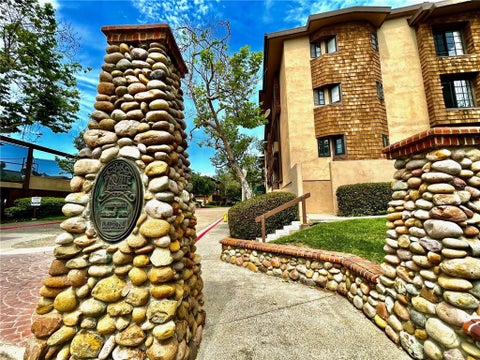 Photo of 8840 Villa La Jolla Drive #220, La Jolla, CA 92037 (MLS # SR26207268)