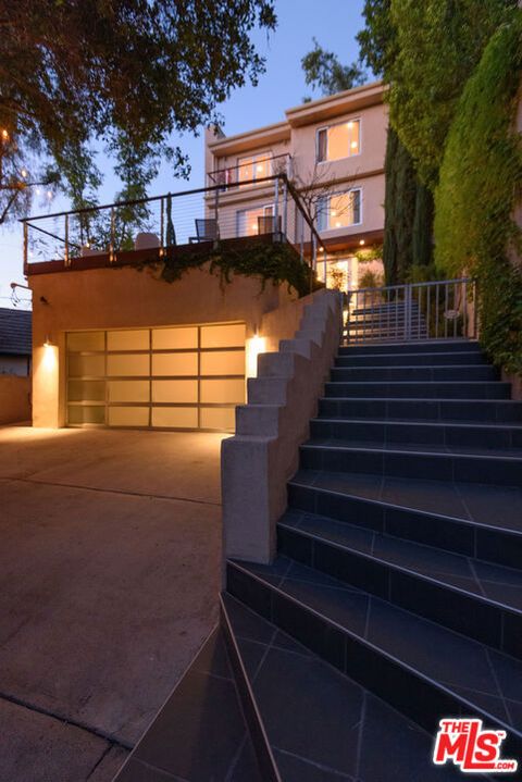 Photo of 4132 Empis Street, Woodland Hills, CA 91364 (MLS # 26697823)