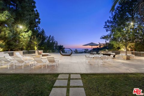 Photo of 510 Leslie Lane, Beverly Hills, CA 90210 (MLS # 26672453)